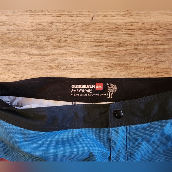 Quicksilver Board Shorts Mens 36 - Picture 3 of 3